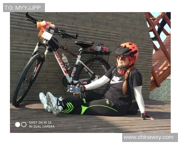 足球明星骑行风采展现精彩瞬间与激情碰撞的完美结合